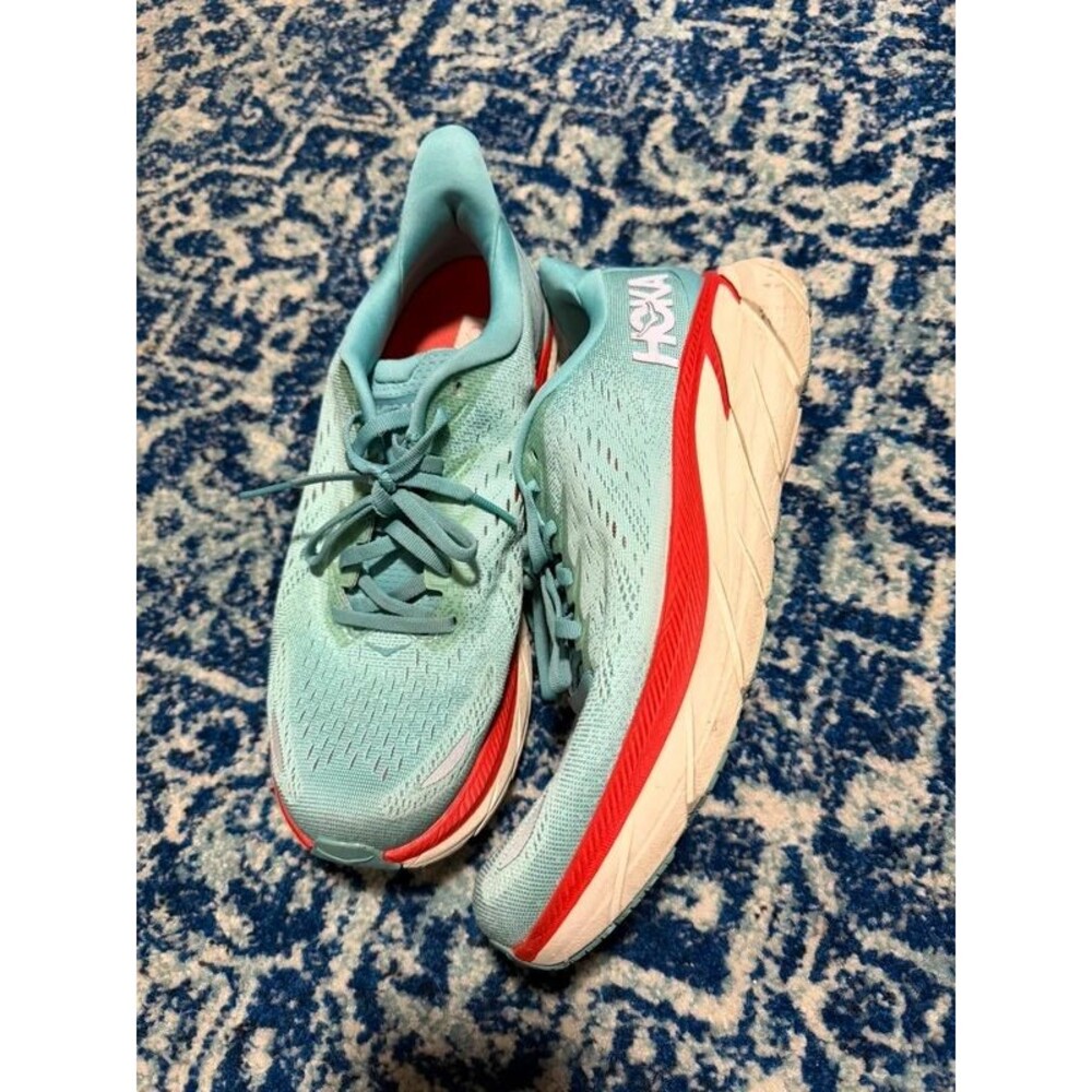 Hoka light blue One One Clifton 8